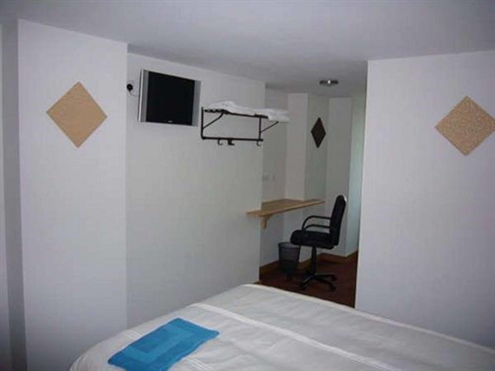 Rosemount Hotel Heathrow Hounslow Buitenkant foto